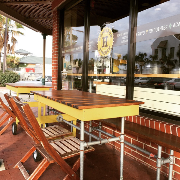 Outdoor seating at Homespun Kitchen Atlantic Beach
